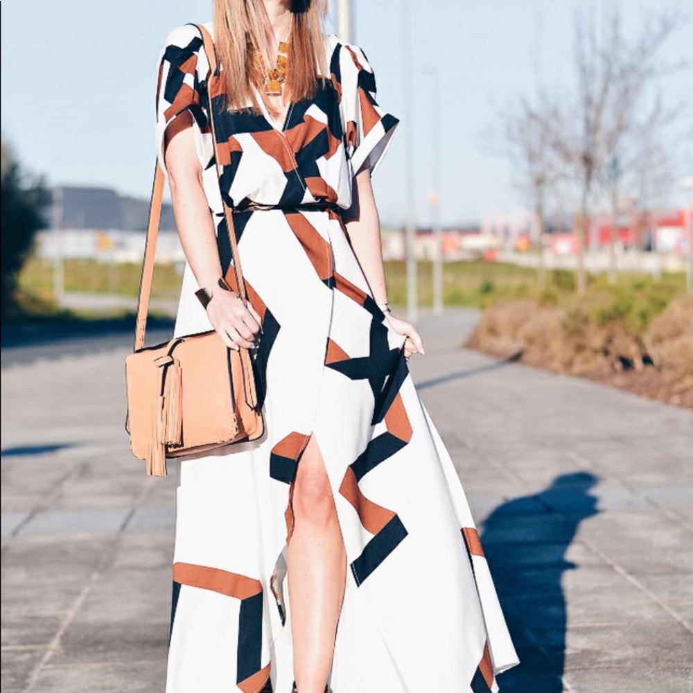 Geometric print split maxi dress with belt
